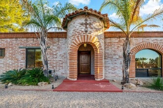 Building Photo - 3624 E Calle Alarcon