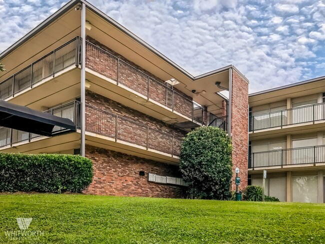 Foto del edificio - 2990 Rhodes Cir S