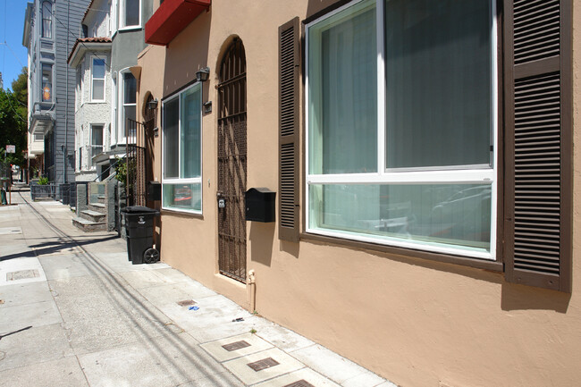 Building Photo - 436 Fell St