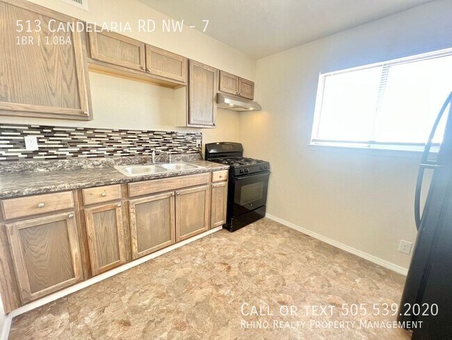 Foto del edificio - 513 Candelaria Rd NW