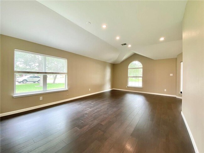 Building Photo - 411 Pecan Grove Dr