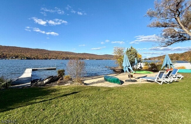 Foto del edificio - 73 Forest Lake Dr