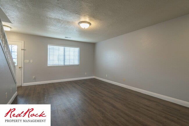 Building Photo - 2 Bedroom Townhome with Balcony in Color View Community