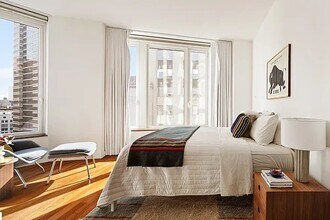 Building Photo - 15 William St