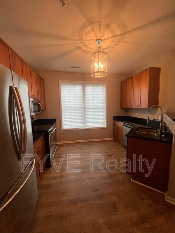 Foto del edificio - 280 Seven Farms Drive