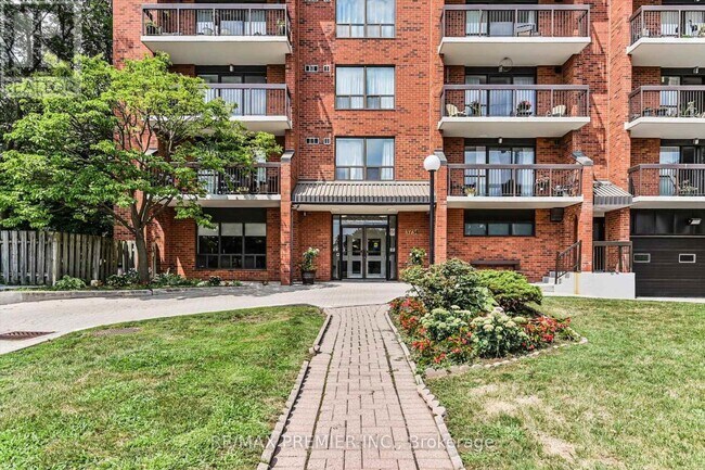 Photo du bâtiment - 3734 St Clair Ave E