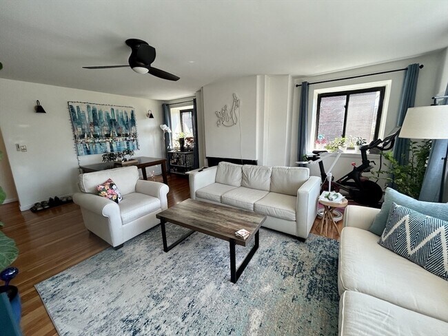 Foto del edificio - 182 Beacon St