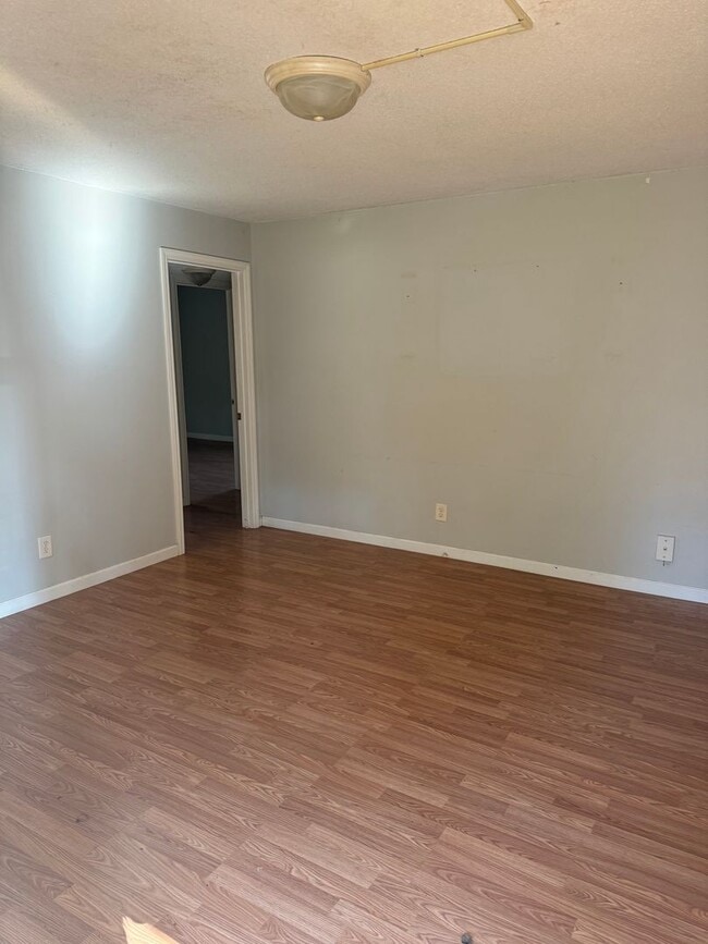 Building Photo - 2 bedroom for rent