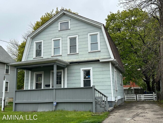 Foto del edificio - 3 br, 1 bath House - 76 Palm St