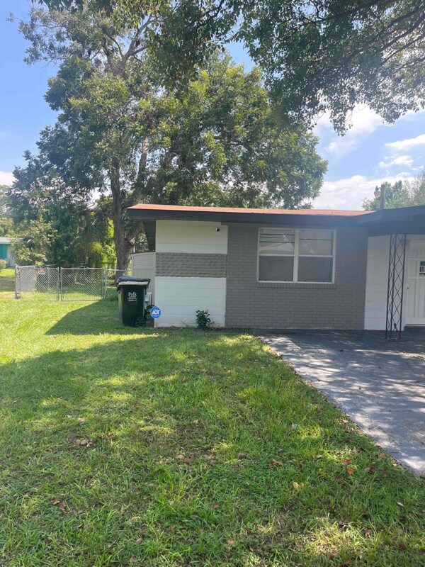 Foto principal - 2410 Ave C SW