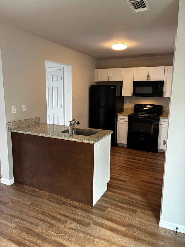 Building Photo - 61 Crabapple Rdg