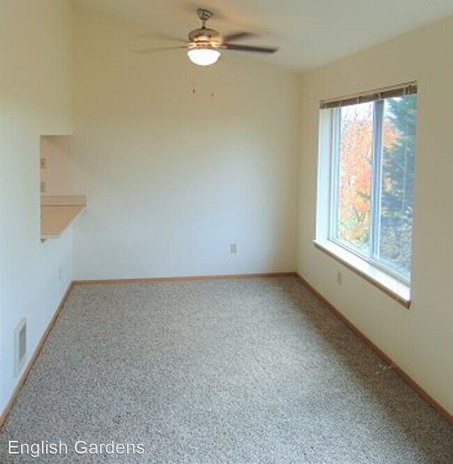 Building Photo - 515 S 152nd St