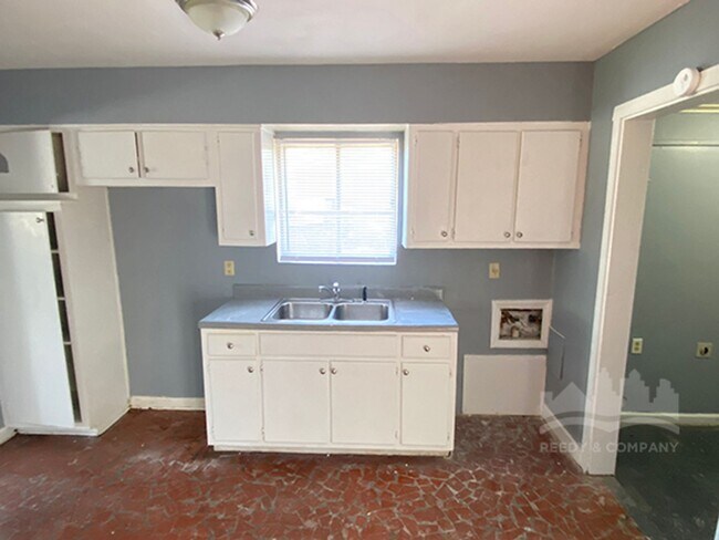 Foto del edificio - 2463 Brewster Ave
