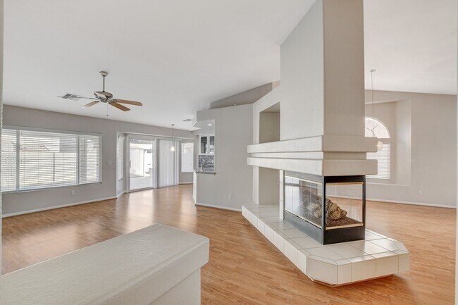 Foto del edificio - POOL House in Silverado Ranch!