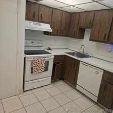 Building Photo - 4174 Inverrary Dr