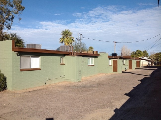 Building Photo - 902 E Southern Ave
