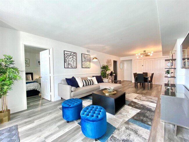 Foto del edificio - 6820 Indian Creek Dr
