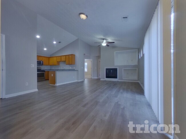 Foto del edificio - 225 Silver Fox Trail