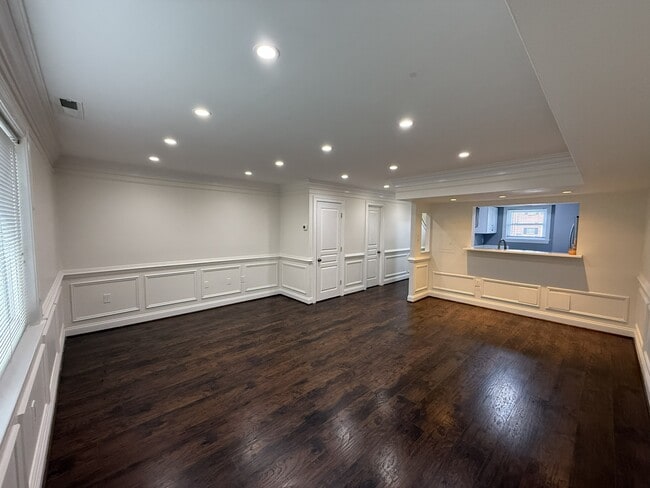 Building Photo - 5909 Mayflower Ct