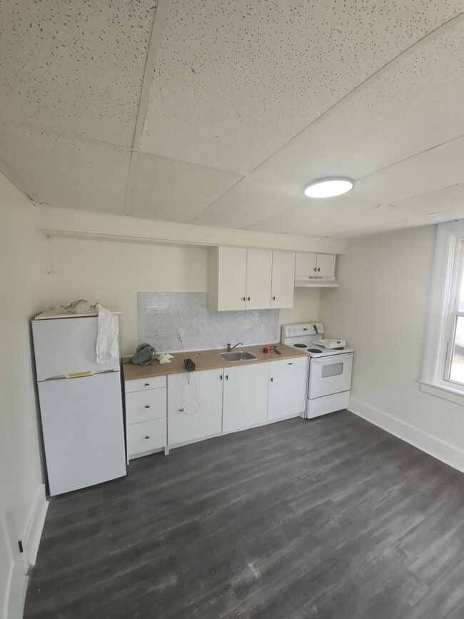 Building Photo - 64 Walker St