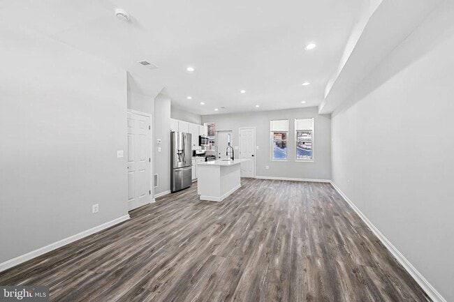 Building Photo - 4206 Ivanhoe Ave