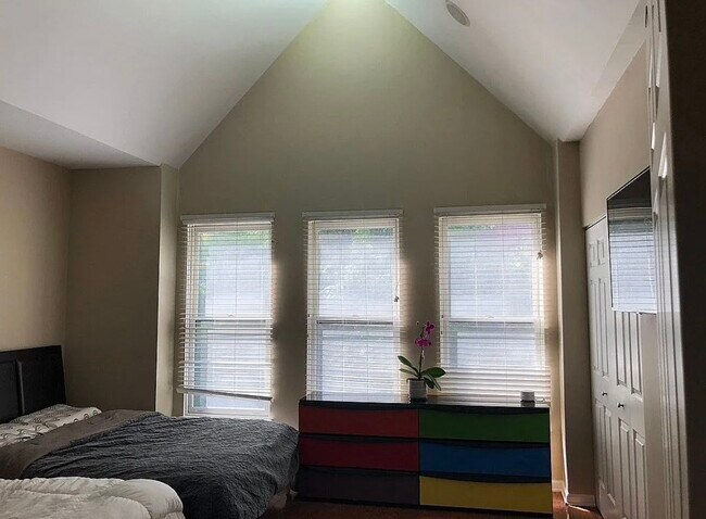 Foto del edificio - 842 W 15th Pl