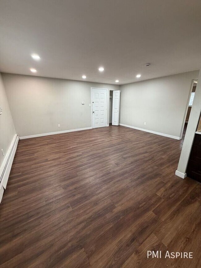 Building Photo - Spacious 1st Floor, 2 Bed, 1 Bath in Lakewood near Hwy 6! NEW MOVE IN SPECIAL!