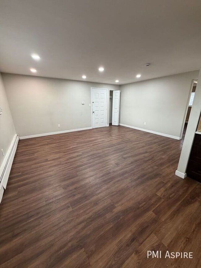 Foto del edificio - Spacious 1st Floor, 2 Bed, 1 Bath in Lakewood near Hwy 6! NEW MOVE IN SPECIAL!