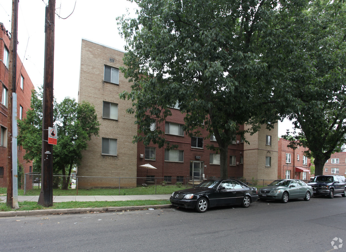 Building Photo - 1711 28th St SE