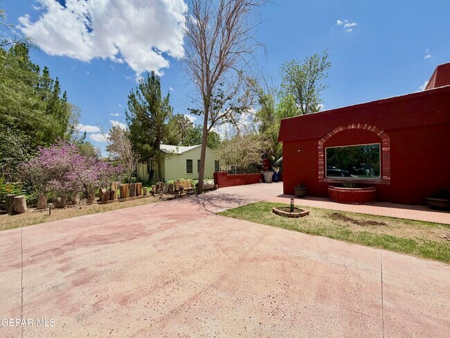 Foto del edificio - 7404 Franklin Dr