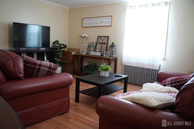 Foto del edificio - 413 Paderewski Ave