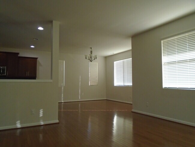 Building Photo - 3 Bedroom Bothell, Sommerwood Home