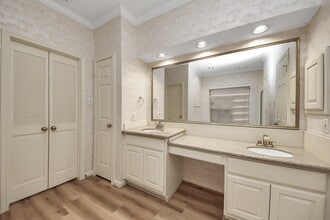 Building Photo - 4418 Bermuda Dr