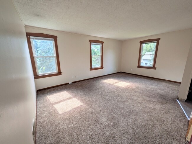 Building Photo - 118 Harding Ave