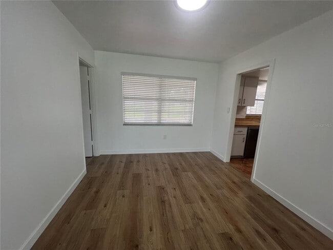 Building Photo - 21371 Knollwood Ave
