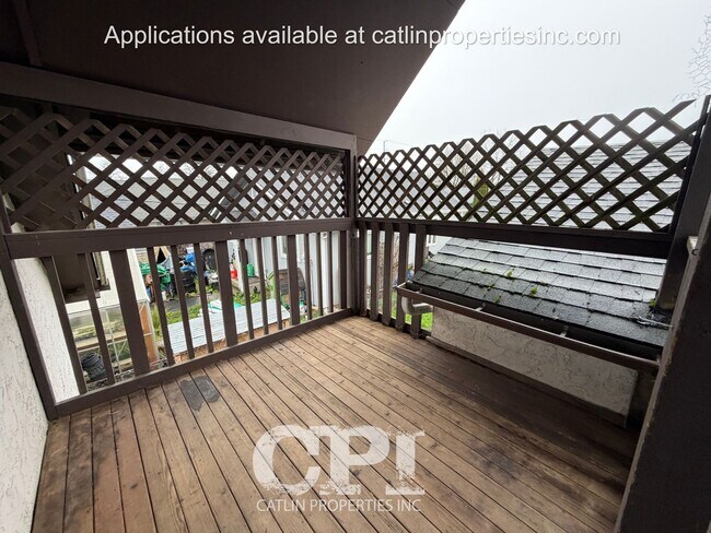 Building Photo - Coming Soon 353 1/2 17th Ave- Longview, WA