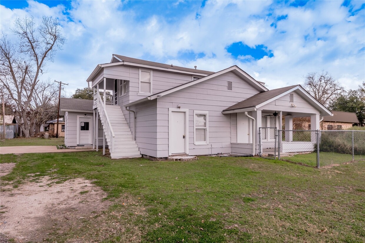 Primary Photo - 200 W Caroline St