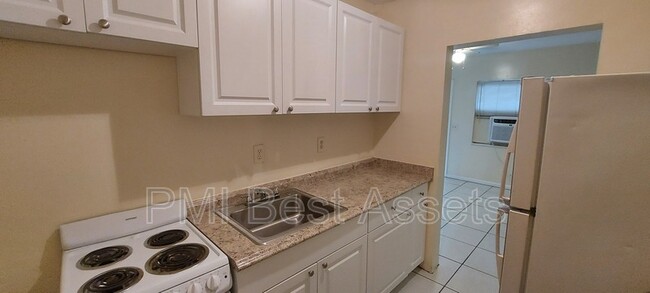 Building Photo - 847 NW 13th Ave