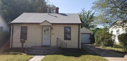 Building Photo - 2321 S Topeka St
