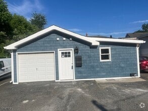 Building Photo - 114 E Main St