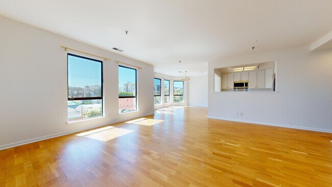 Building Photo - 1045 S Van Ness Ave