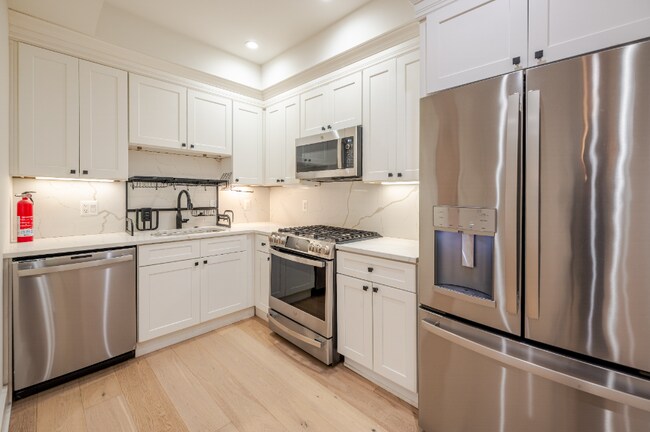 Building Photo - 1658 K St NE