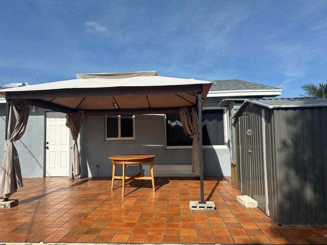 Foto del edificio - 1092 Florence Rd