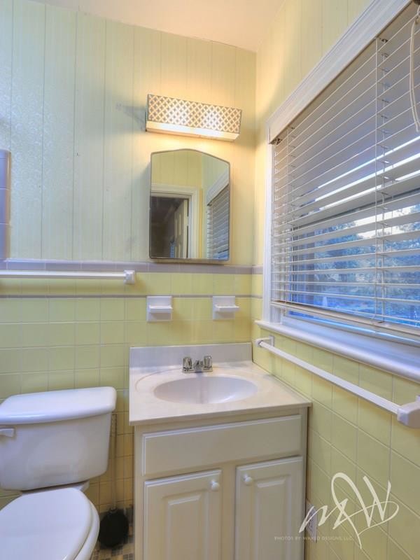 Building Photo - 26 Swan Lake Dr