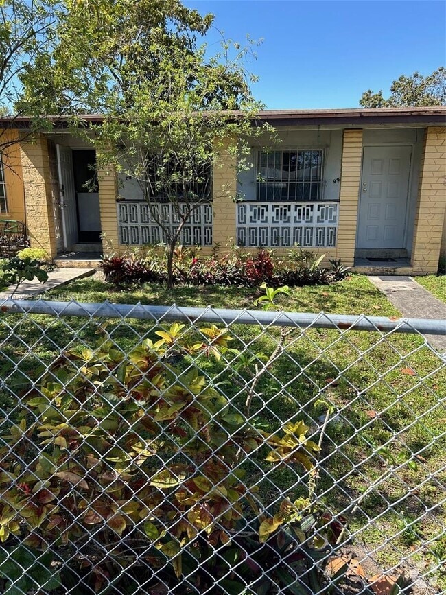Building Photo - 9900 NW 10th Ave