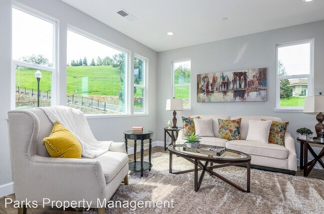 Foto del edificio - 4 br, 3.5 bath House - 705 Tierney Place