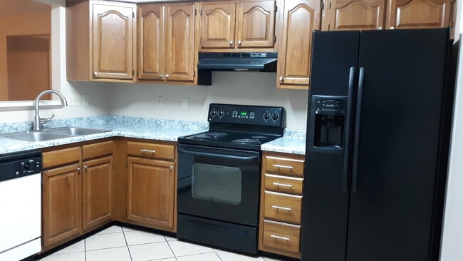 Kitchen - 3821 Cologne Ct