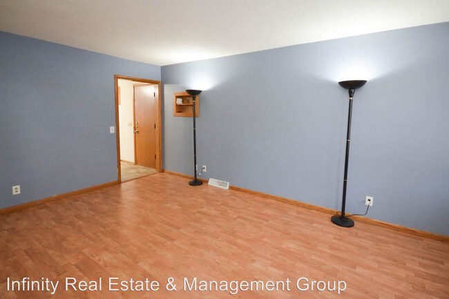 Building Photo - 2 br, 1 bath Apartment - 1020 13-1/2 St SE
