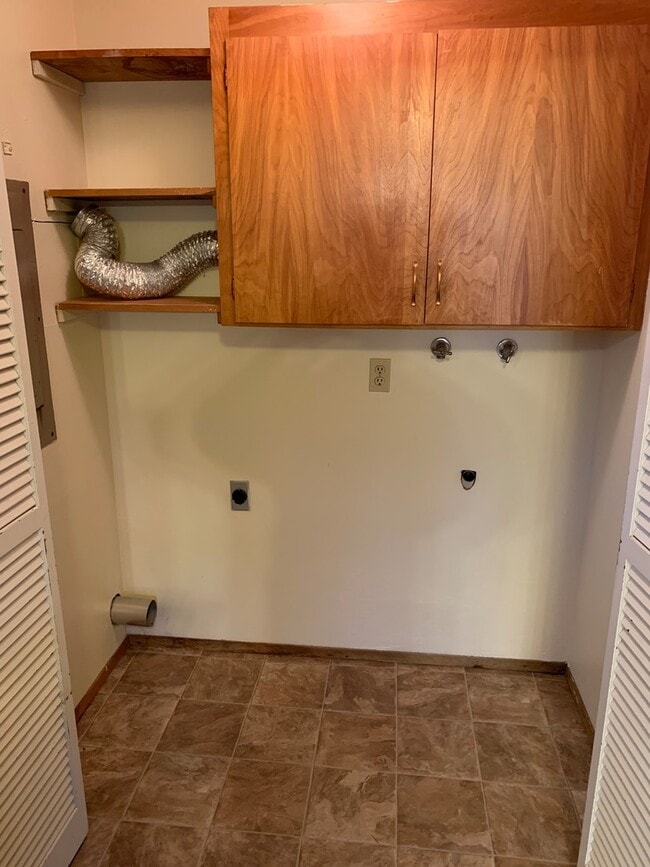 Building Photo - Rambler Style Home
