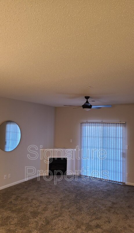 Foto del edificio - 9410 Links Ln